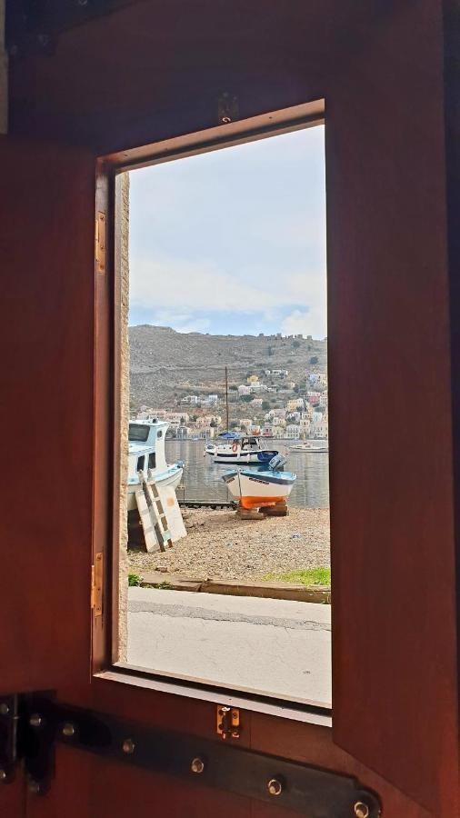 Traditional Seafront Apartment Simi Exterior foto