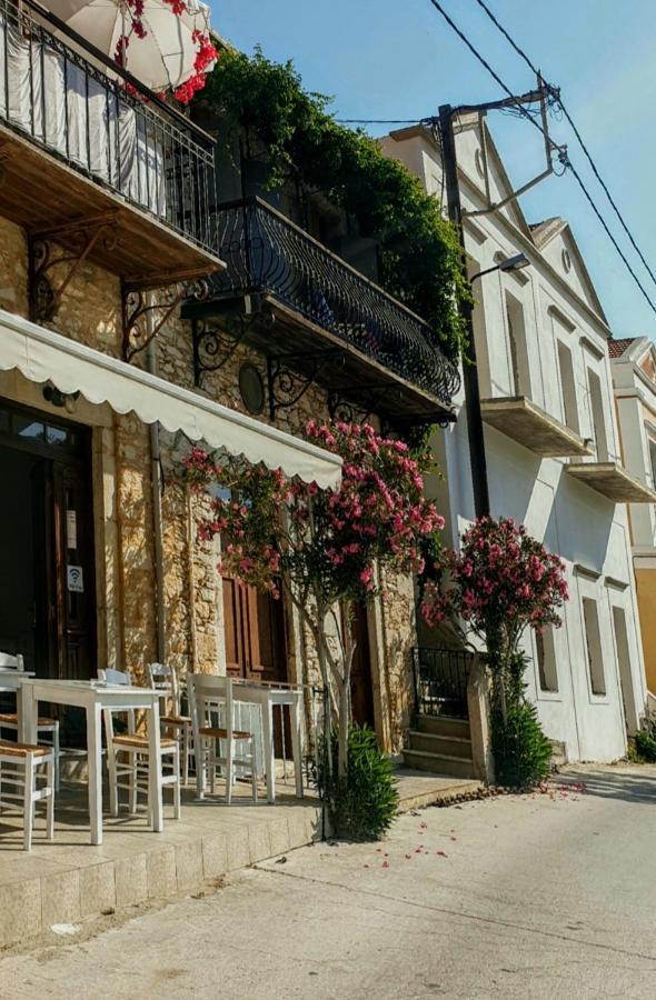 Traditional Seafront Apartment Simi Exterior foto
