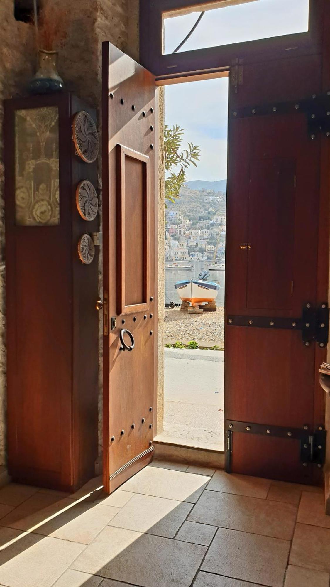 Traditional Seafront Apartment Simi Exterior foto